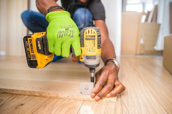 Les vis à bois : guide complet pour vos projets de bricolage